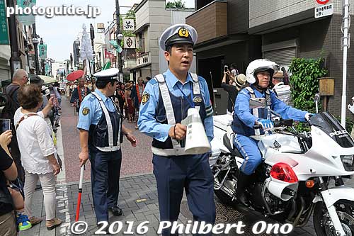 Police on white motorcycle.e.
Keywords: tokyo shinagawa shukuba matsuri festival costume edo period tokaido