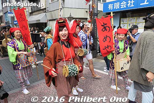 Candy vendors. The people parading in these costumes are all ordinary people who paid ¥15,000 to ¥30,000 for the privilege. To cover the makeup and costume fees.
Keywords: tokyo shinagawa shukuba matsuri festival costume edo period tokaido