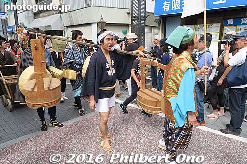 Isshin Tasuke (一心太助)  fictional  Edo Period fishmonger was the ideal Edokko.
Keywords: tokyo shinagawa shukuba matsuri festival costume edo period tokaido