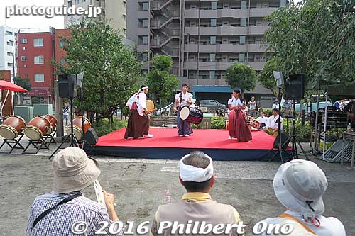 Folk performances at a small park.
Keywords: tokyo shinagawa shukuba matsuri festival costume edo period tokaido