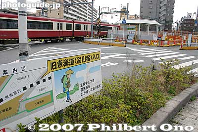 Way to the old Tokaido Road at Shinagawa. It was around here where Godzilla first set foot on Japan, in the first Godzilla movie.
Keywords: tokyo shinagawa-ku tokaido road shinagawa-juku post town stage town shukuba