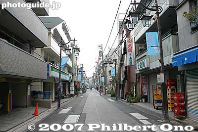 Shinagawa-juku along the old Tokaido Road looks like this today. In the old days, it [url=http://www.hiroshige.org.uk/hiroshige/tokaido_hoeido/images/02_Shinagawa.jpg]looked like this.[/url]
Keywords: tokyo shinagawa-ku tokaido road shinagawa-juku post town stage town shukuba