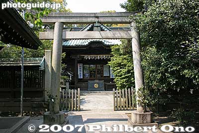 Ebara Shrine torii
Keywords: tokyo shinagawa-ku tokaido road shinagawa-juku post town stage town shukuba