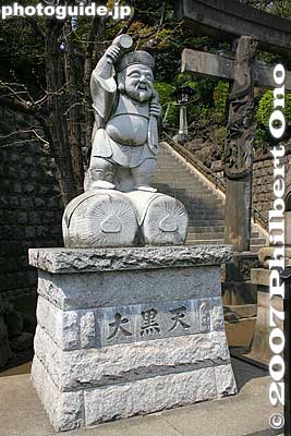 Daikokuten, God of Wealth, Farmers, Agriculture, and Rice. He stands on bales of rice.
Keywords: tokyo shinagawa-ku shinagawa jinja shinto shrine