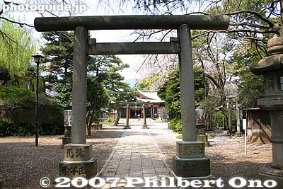 Second torii
Keywords: tokyo shinagawa-ku shinagawa jinja shinto shrine torii