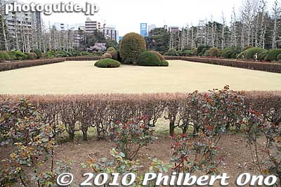 French Formal Garden is not yet colorful in early April.
Keywords: tokyo shinjuku-ku gyoen garden trees