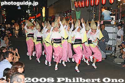 Keywords: tokyo shinjuku-ku kagurazaka awa odori dance summer festival matsuri women dancers kimono