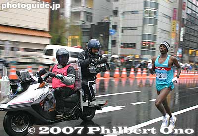Daniel Njenga, a 30-year-old Kenyan who went on to win the race at 2 hr. 9 min. 45 sec. He has lived in Japan for 15 years, and speaks Japanese well. ダニエル・ジェンガ
Keywords: tokyo marathon runners race