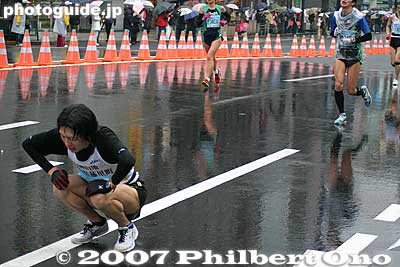 Legs tired, but he got up and resumed.
Keywords: tokyo marathon runners race