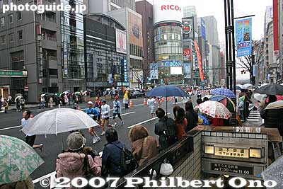 Scene in Ginza 4-chome
Keywords: tokyo marathon runners race ginza