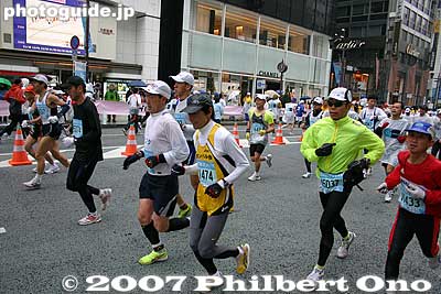 Keywords: tokyo marathon runners race ginza