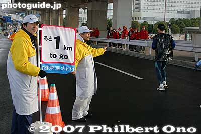 One more kilometer folks!
Keywords: tokyo marathon race runners ariake