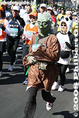 Yoda
Keywords: tokyo marathon runners race costume players cosplayers japancosplayer
