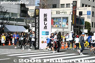 Shinagawa U-turn (15 km point)
Keywords: tokyo marathon runners race shinagawa