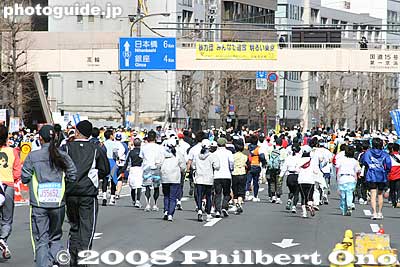 From Shinagawa, they head to Ginza.
Keywords: tokyo marathon runners race shinagawa
