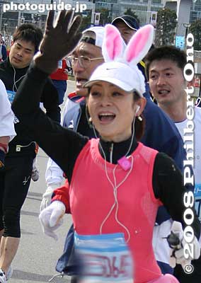 Rabbit ears were popular among women at the Tokyo Marathon 2008
Keywords: tokyo marathon runners race costume players cosplayers japancosplayer