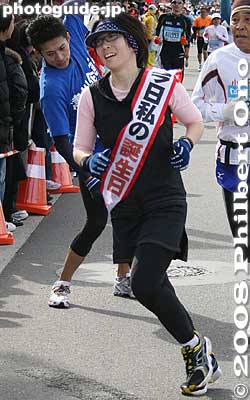 "Today's my birthday" is written on her sash.
Keywords: tokyo marathon runners race costume players cosplayers