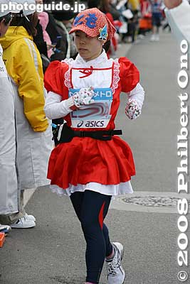 Tomo
Keywords: tokyo marathon runners race costume players cosplayers