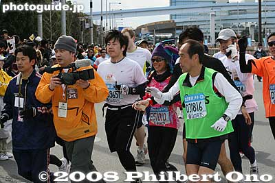 Higashi Kokubaru, Governor of Miyazaki Prefecture running in Tokyo Marathon 2008
Keywords: tokyo marathon runners race japancelebrity kotosports