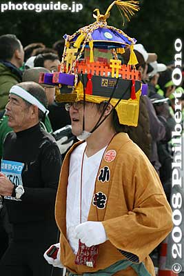 Mikoshi portable shrine. Probably a shrine priest.
Keywords: tokyo marathon runners race costume players cosplayers