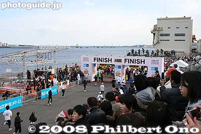The finish line. Unlike last year, we could not approach the finish line and see the runners crossing it up close. Also see my [url=http://www.youtube.com/watch?v=GtdV0eLWlfI]video at YouTube[/url].
Keywords: tokyo marathon runners race finish line kotosports
