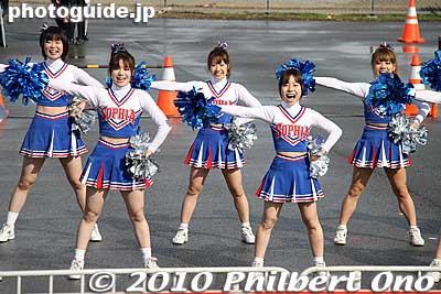 Keywords: tokyo marathon 2010 cheerleaders miniskirt