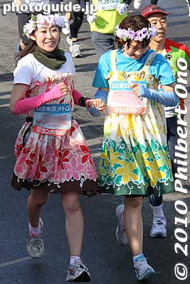 Hula girls
Keywords: tokyo marathon 2010 costume players cosplayers 