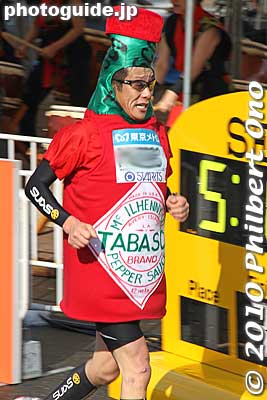 Tabasco sauce. Made me laugh alright.
Keywords: tokyo marathon 2010 costume players cosplayers 
