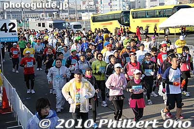 42 km mark.
Keywords: tokyo marathon 2010 costume players cosplayers 