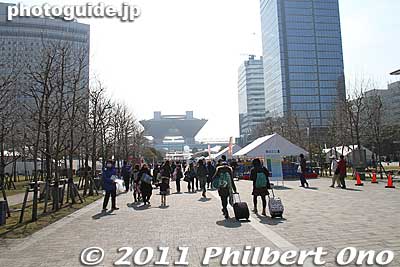 Way to Tokyo Big Sight. It was a warm, sunny day on Feb. 27, 2011 in Tokyo. Unlike the year before when it was cold and rainy.
Keywords: tokyo koto-ku marathon runners big sight finish line 
