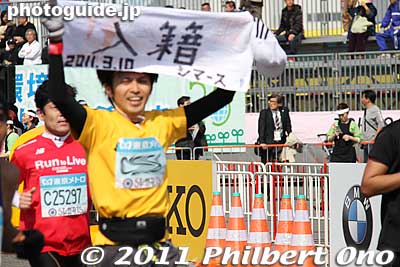 "Getting married on March 10!" Good luck to you.
Keywords: tokyo koto-ku marathon runners big sight finish line 