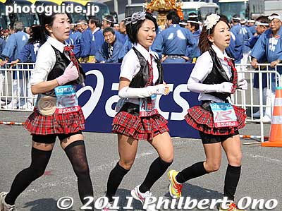 Triplets
Keywords: tokyo koto-ku marathon runners big sight finish line 