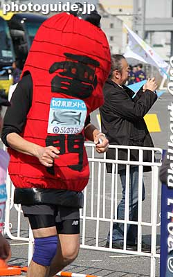 Asakusa Kaminarimon paper lantern.
Keywords: tokyo koto-ku marathon runners big sight finish line 
