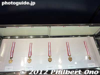 Past medals for marathon finishers.
Keywords: tokyo koto ward big sight marathon expo 2012