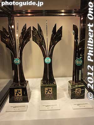 Trophies for marathon winners.
Keywords: tokyo koto ward big sight marathon expo 2012
