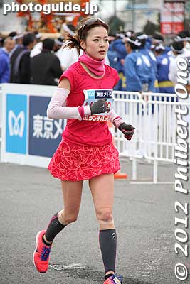 Good-looking runner who doesn't look tired at all.
Keywords: tokyo marathon runners 2012 cosplayers costume