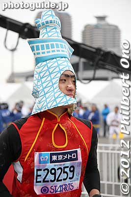 Tokyo Sky Tree which was to open in May 2012.
Keywords: tokyo marathon runners 2012 cosplayers costume