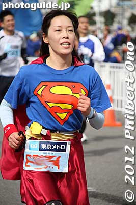 Supergirl
Keywords: tokyo marathon runners 2012 cosplayers costume