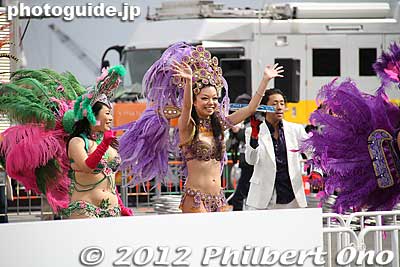 Samba dancers. They don't look cold.
Keywords: tokyo marathon runners 2012 cosplayers costume