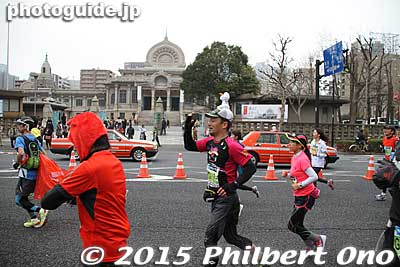 The 9th Tokyo Marathon was held on Feb. 22, 2015. Costumes from the movie "Frozen" were popular this year. Took these photos at Tsukiji.
Keywords: tokyo marathon 2015 runners costumes cosplayers