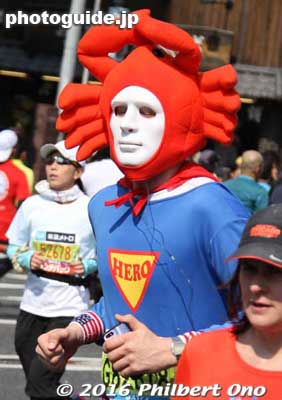 Crab head
Keywords: tokyo marathon 2016 cosplayer runners costumes