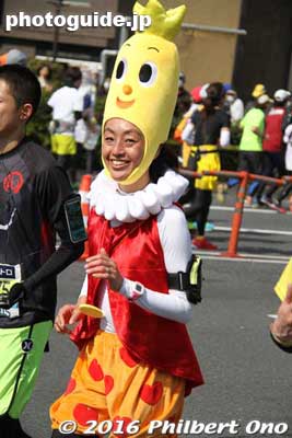 This carrot or daikon head smiled at my camera.
Keywords: tokyo marathon 2016 cosplayer runners costumes