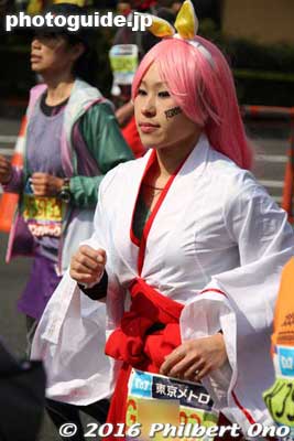 Cosplayer as a miko shrine maiden.
Keywords: tokyo marathon 2016 cosplayer runners costumes japancosplayer