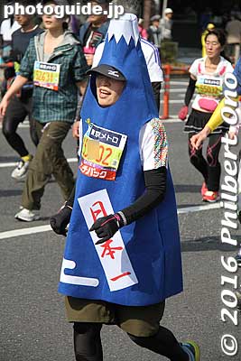 Mt. Fuji
Keywords: tokyo marathon 2016 cosplayer runners costumes