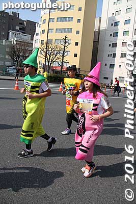 Crayons
Keywords: tokyo marathon 2016 cosplayer runners costumes