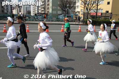 Very fit grandparents running together.
Keywords: tokyo marathon 2016 cosplayer runners costumes