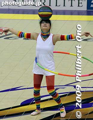 And hula hoop, almost like a circus act. I like her crossed eyes...
Keywords: tokyo setagaya komazawa gymnasium shiga lakestars apache bj league basketball game sports 