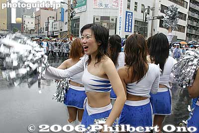 Cheerleaders blocking our view of the torch runner
Keywords: tokyo athens 2004 olympic torch relay