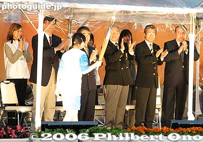 It's Fukuhara Ai, table tennis player.
Keywords: tokyo athens 2004 olympic torch relay