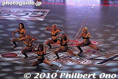 The bj-league's final and championship game for the 2009-2010 season was held on May 23, 2010 at Ariake Coliseum in Koto Ward, Tokyo. Golden State Warrior Girls from California perform as special guests at the Final Four games.
Keywords: tokyo koto-ku ward ariake Coliseum bj league pro basketball osaka evessa higashi-mikawa hamamatsu phoenix cheerleaders